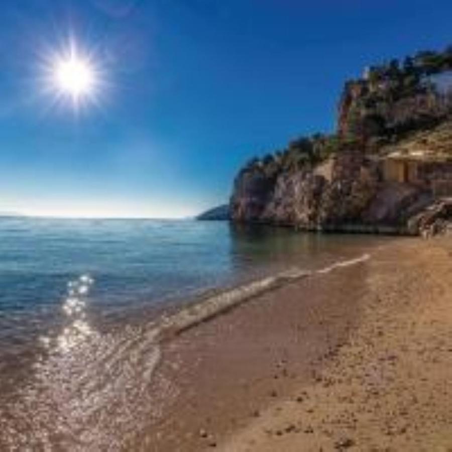 Holiday Home Sea View Brseč エクステリア 写真